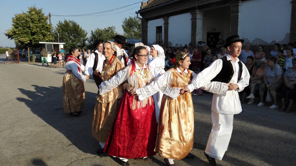 national folk costumes of Srijem