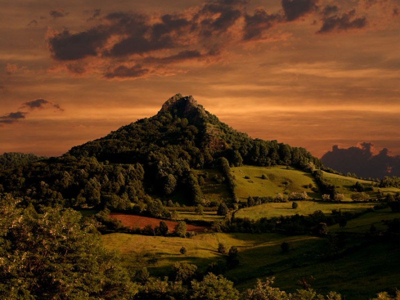 remains of the volcanic cone, Ostrvica ( © http://alticlub.org.rs )